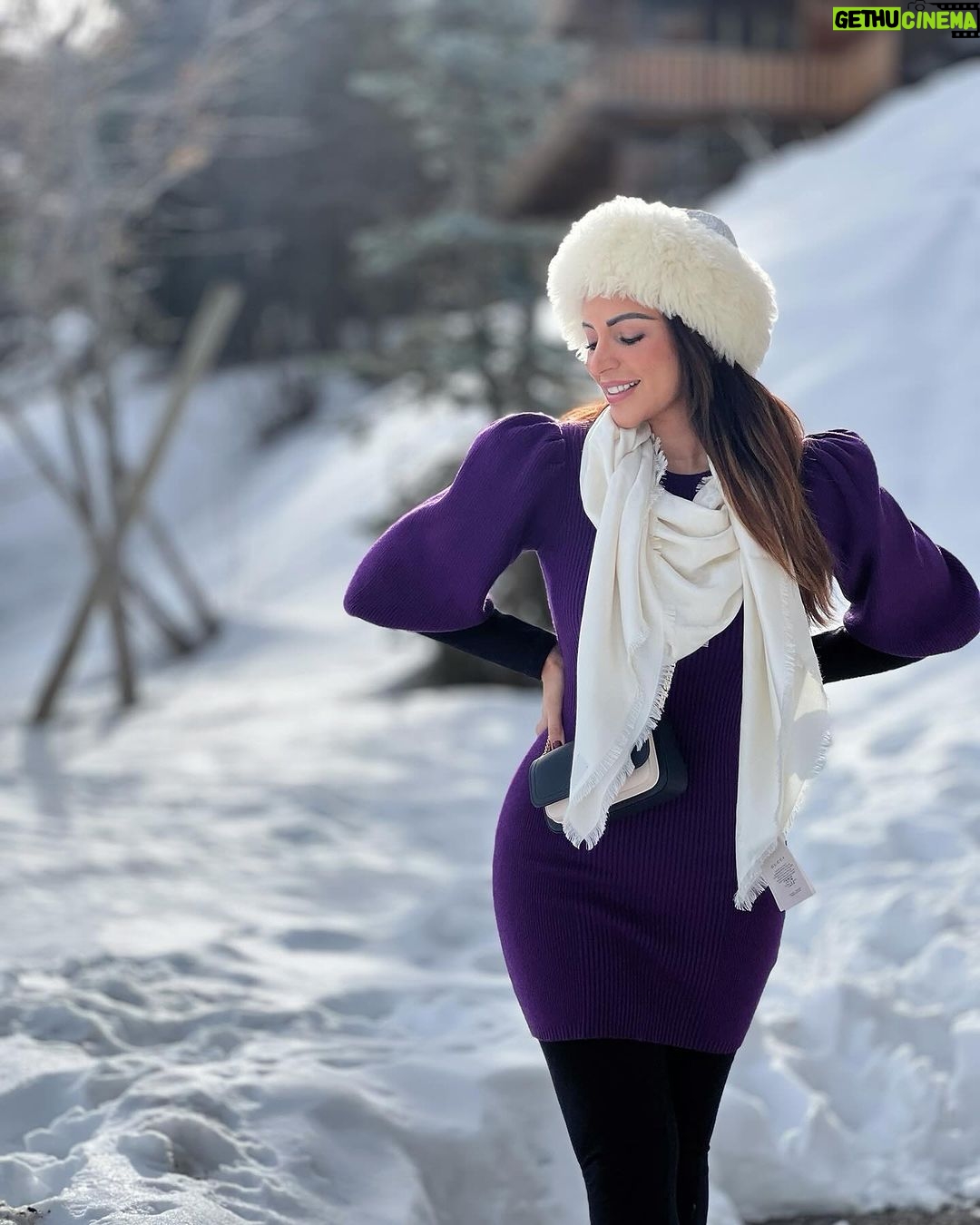 Shama Sikander Instagram - Walking in a winter wonderland ❄️ . . . #winters #Courchevel #france #shamasikander Courchevel, France