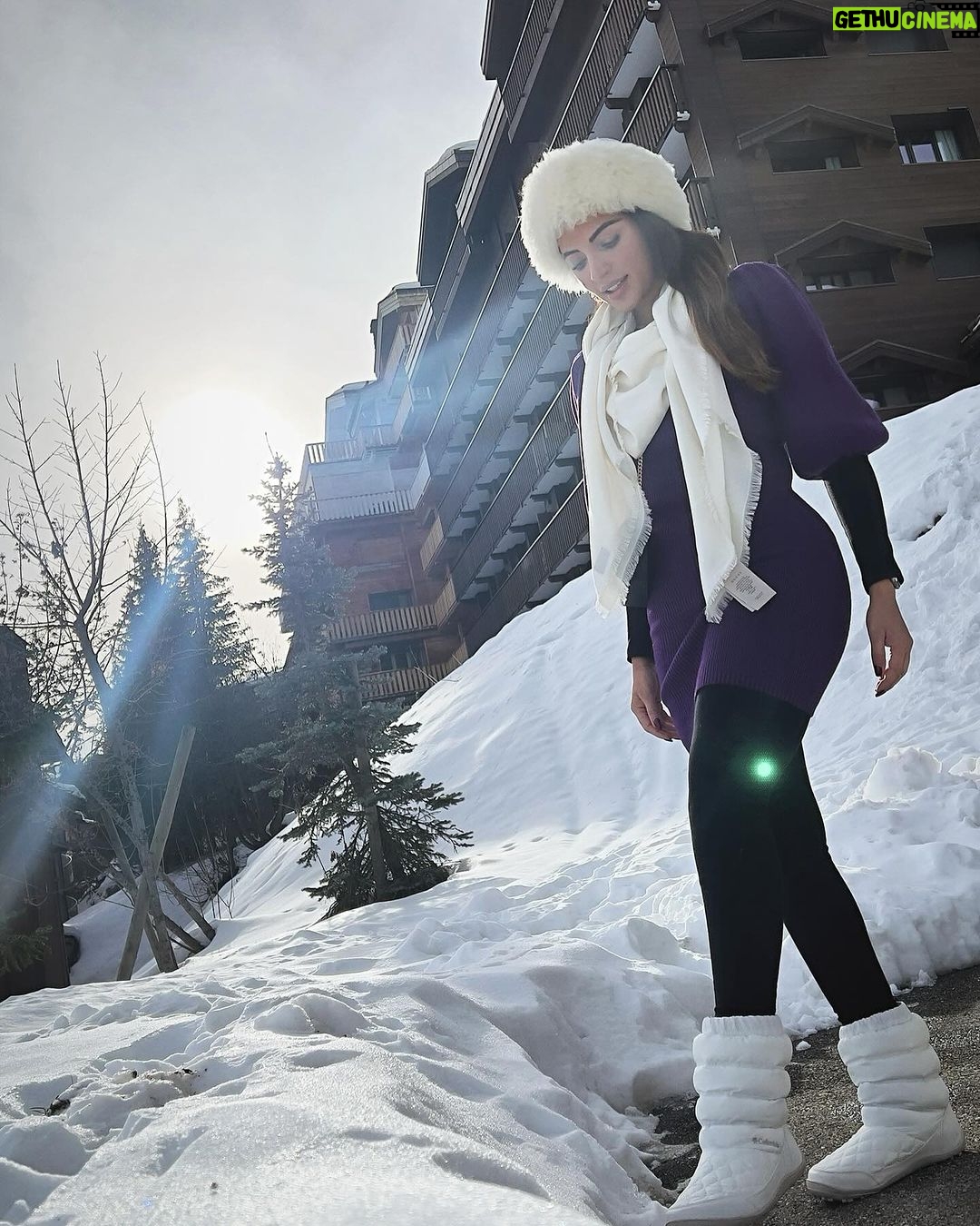 Shama Sikander Instagram - Walking in a winter wonderland ❄️ . . . #winters #Courchevel #france #shamasikander Courchevel, France