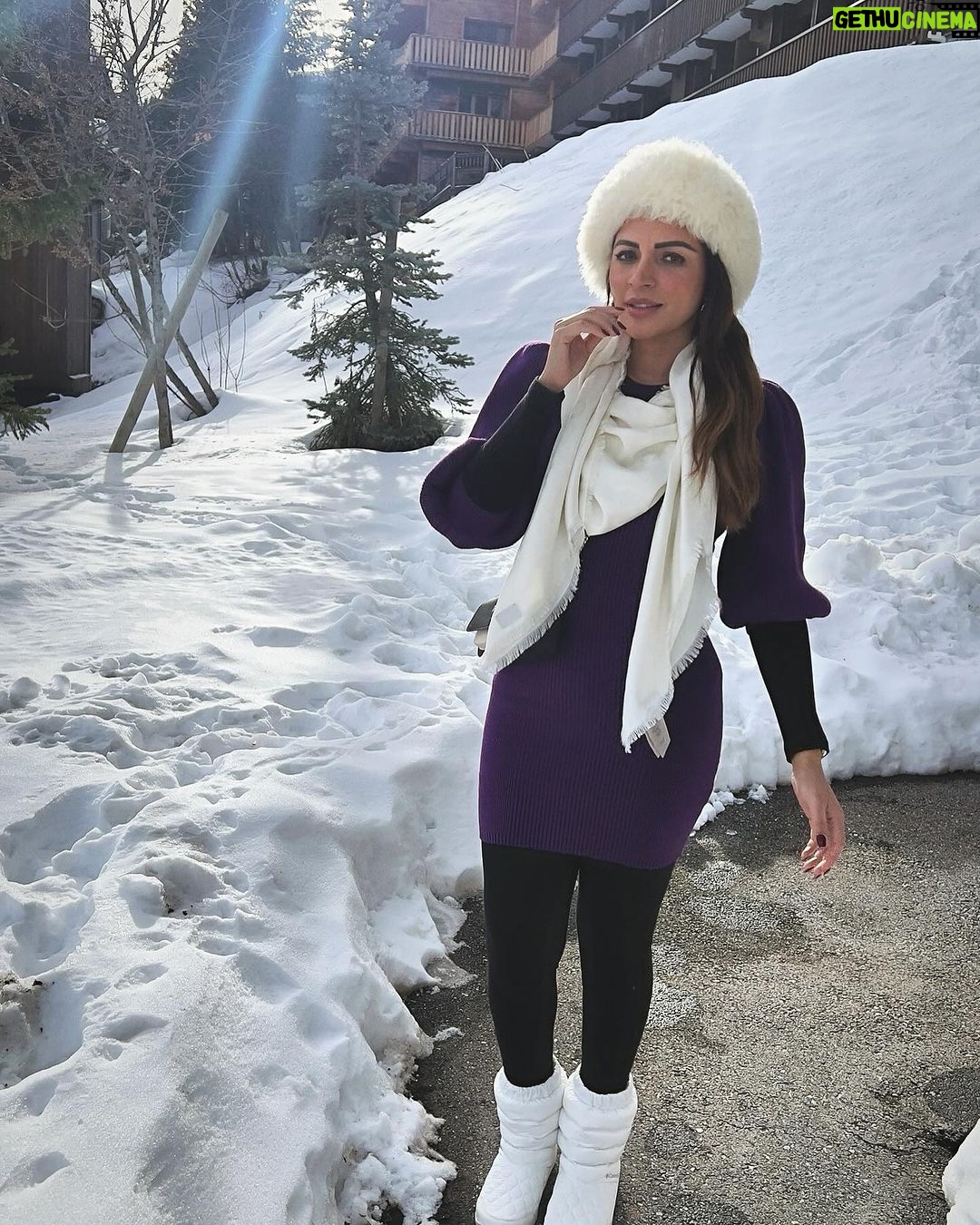 Shama Sikander Instagram - Walking in a winter wonderland ❄️ . . . #winters #Courchevel #france #shamasikander Courchevel, France