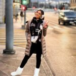 Shama Sikander Instagram – Wrapped in the cozy on the Geneva’s cold streets 🧣
.
.
.
#holdidayvibes #geneva #shamasikander