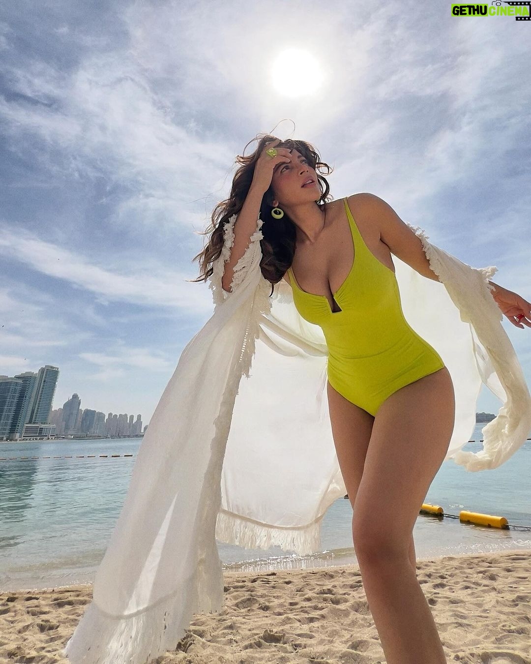 Shama Sikander Instagram - Fluorescent is a vibe 💚 . . . #beachvibes #sandytoes #shamasikander Dubai, United Arab Emirates