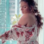 Shama Sikander Instagram - Aankhein sab bol deti hain nahi???? #teriaankhein #jhukijhukisinazar #aankhein #eyes #youreyesarlove #love #pyar #trending #shayari