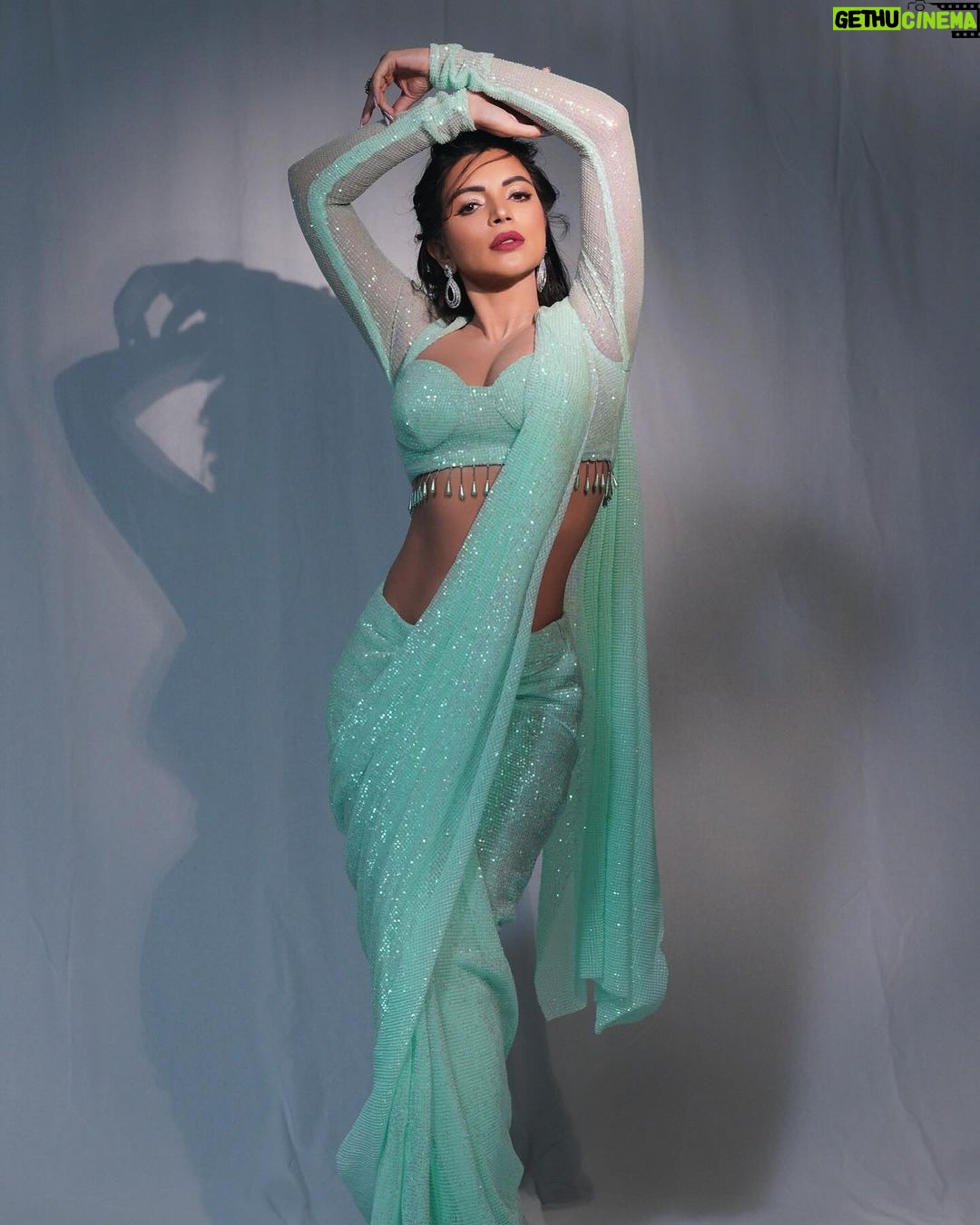 Shama Sikander Instagram - When in doubt, wear a saree and own the room. . . . #boldandbeautiful #sareelove #shamasikander