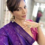 Shama Sikander Instagram – COLORS OF FESTIVITIES 🥳 ✨🌟💫
.
.
.
#festivecolours #family #shamasikander Mumbai, Maharashtra