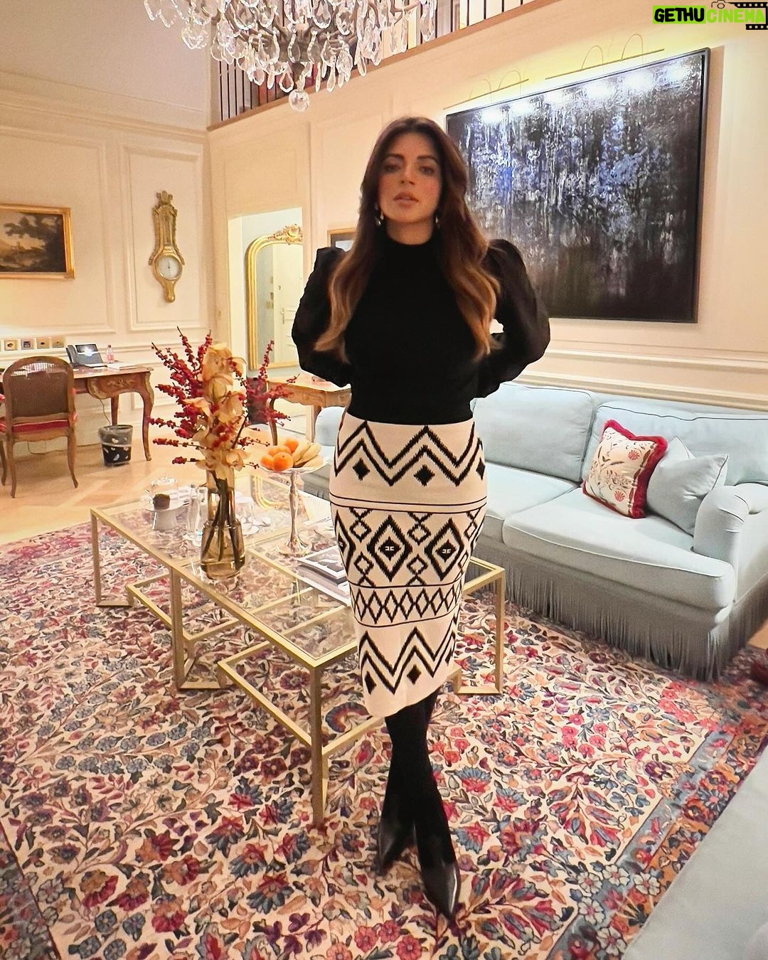 Shama Sikander Instagram - Cozying up in style in my penthouse at @beaurivagegeneve this holiday season with a good read and a great outfit! Thank you for the most amazing swiss hospitality @myswitzerland . . . #outfits #holdidayvibes #shamasikander Beau-Rivage Genève