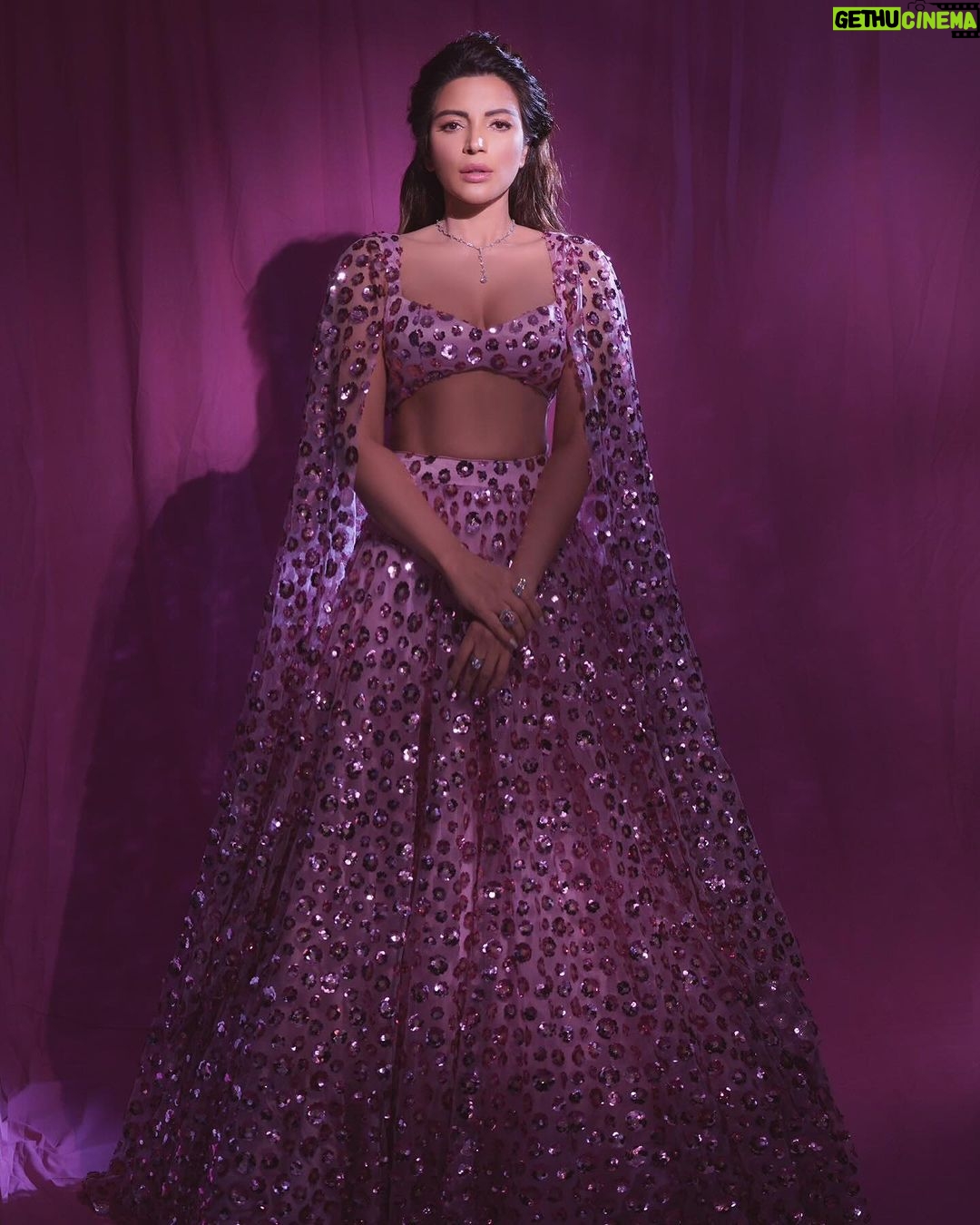 Shama Sikander Instagram - Adorned in elegance, she wears beauty like a second skin. . . . #elegance #beautiful #shamasikander