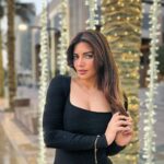 Shama Sikander Instagram - Kya aap logo ko bhi pyaar humse hai ❤️agar hai to bhaar dijiye aapne pyaar ke emojis comment box mein ! . . . #trending #reelsinstagram #shamasikander Dubai, United Arab Emirates