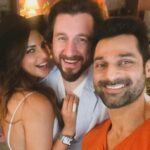 Shama Sikander Instagram - Cheers to the festive season! Let’s revel in the joy of togetherness, making every day sparkle with celebration and laughter! 🥂🎊 . . . #friendsforever #festivevibes #shamasikander