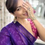 Shama Sikander Instagram – COLORS OF FESTIVITIES 🥳 ✨🌟💫
.
.
.
#festivecolours #family #shamasikander Mumbai, Maharashtra