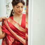 Shama Sikander Instagram – 1/2/3 which one is ur favorite write in comments below! 🧡🧡🧡
.
.
.
#festivevibes #sarees #shamasikander Mumbai, Maharashtra