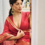 Shama Sikander Instagram – 1/2/3 which one is ur favorite write in comments below! 🧡🧡🧡
.
.
.
#festivevibes #sarees #shamasikander Mumbai, Maharashtra