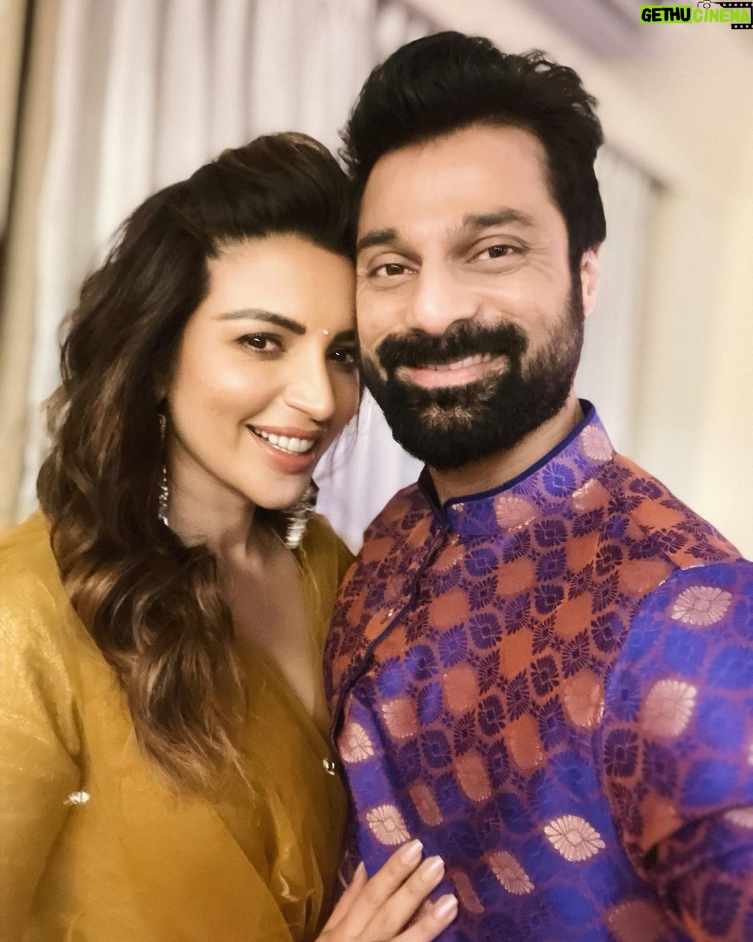 Shama Sikander Instagram - Diwali Doston wali….🪔😇♥️ . . . #diwali #friendsforever #shamasikander Mumbai, Maharashtra