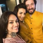 Shama Sikander Instagram - Diwali Doston wali….🪔😇♥️ . . . #diwali #friendsforever #shamasikander Mumbai, Maharashtra
