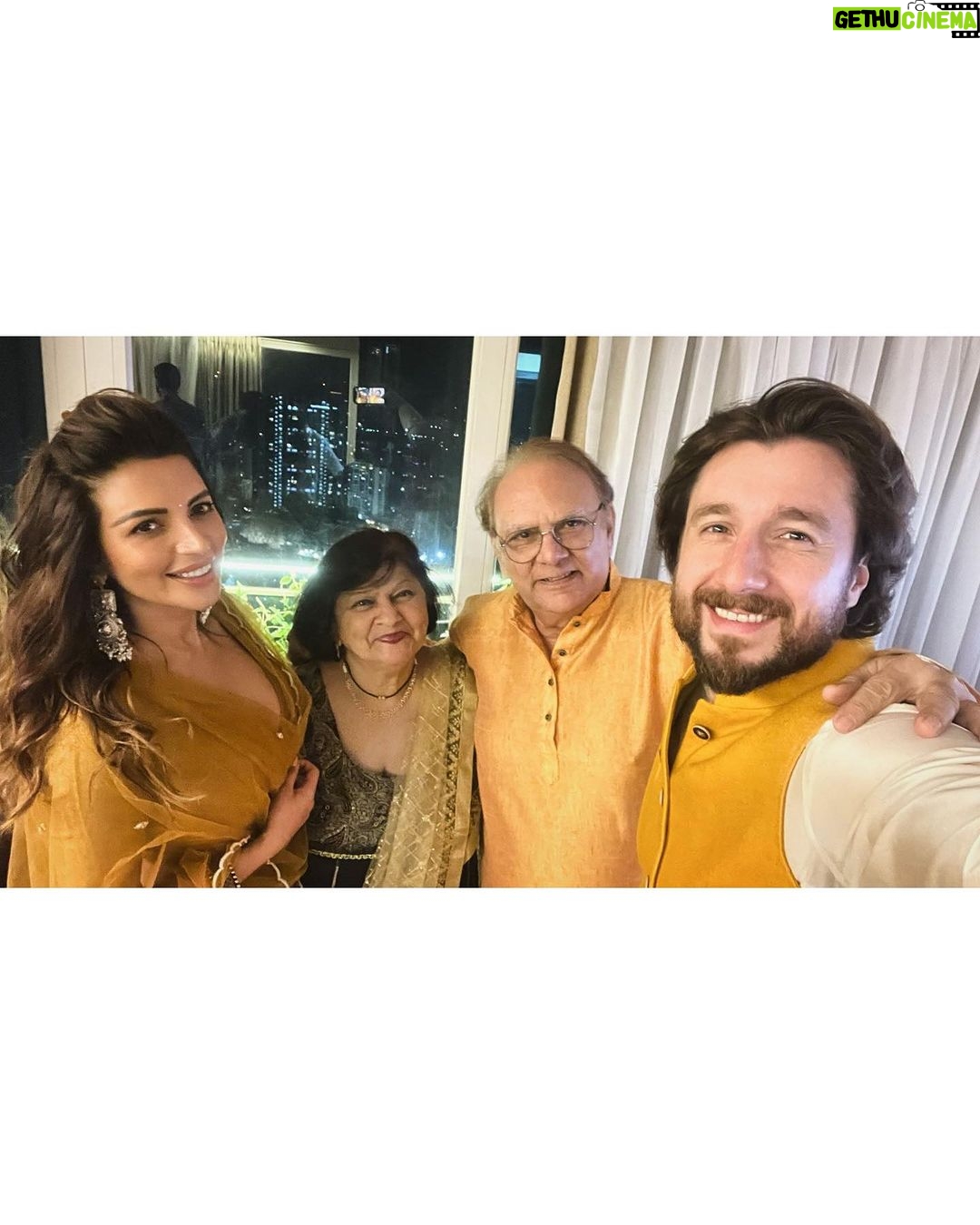 Shama Sikander Instagram - Diwali Doston wali….🪔😇♥️ . . . #diwali #friendsforever #shamasikander Mumbai, Maharashtra