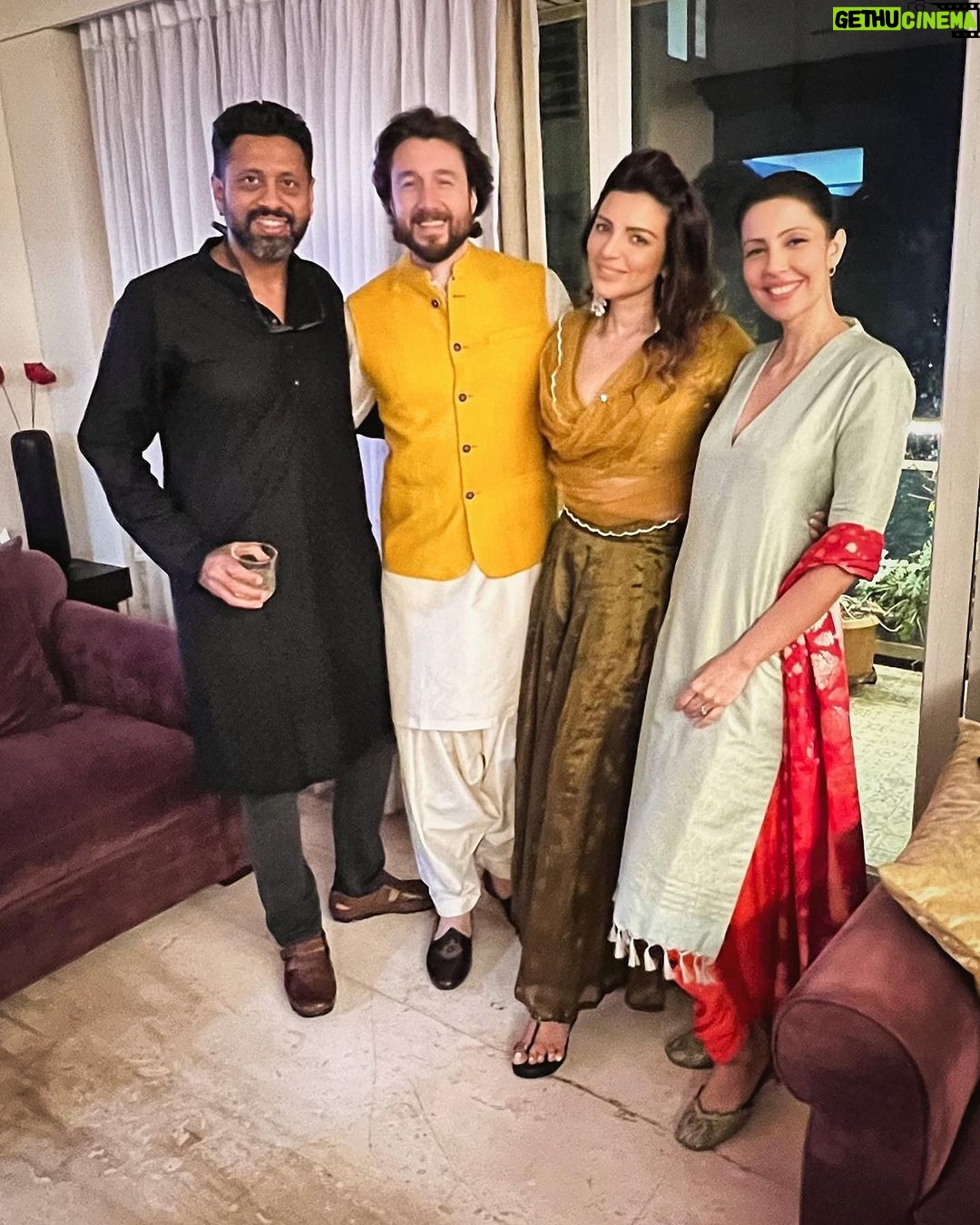Shama Sikander Instagram - Diwali Doston wali….🪔😇♥️ . . . #diwali #friendsforever #shamasikander Mumbai, Maharashtra