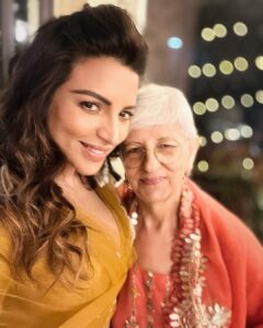 Shama Sikander Instagram - Diwali Doston wali….🪔😇♥️ . . . #diwali #friendsforever #shamasikander Mumbai, Maharashtra