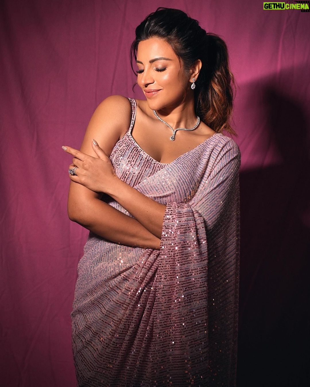 Shama Sikander Instagram - Embracing the festive glow in every drape, because elegance is my favorite accessory. Wishing you all a Diwali filled with lights, laughter, and the timeless beauty of tradition. . Make up & Hair - @makeupbykomalhiire Photographer - @arindamsikdar Managed by - @alishataimoor_ . . . #diwalivibes #festivewear #shamasikander