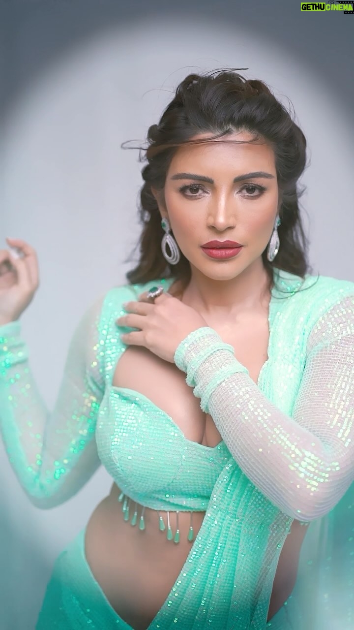 Shama Sikander Instagram - Did you all miss my saree reels ? . . . #saree #beautiful #shamasikander Mumbai, Maharashtra