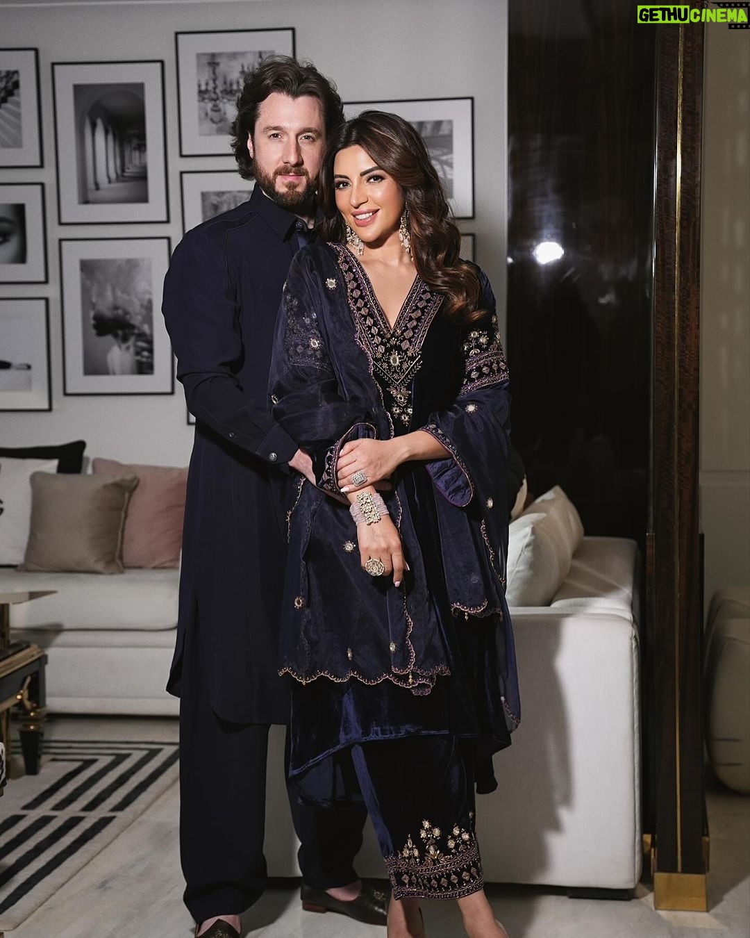 Shama Sikander Instagram - For @babasiddiqueofficial Iftar party 💜🦄 . . Make up - @falgunikapasi_mua Jewellery- @azotiique Photographer- @a.m.aperture . #iftaarparty #ramadaan #shamasikander Mumbai, Maharashtra