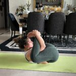 Shama Sikander Instagram - Flexing into the weekend with some Sunday flow. . . . #yoga #sundayvibes #shamasikander Mumbai, Maharashtra