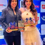 Shama Sikander Instagram - Happy Weekend Vibes got more Vibrant as i received the award last night , for positive social media impact, i am truly humbled and thankful to the Jury for recognizing my humble efforts towards my service and choosing me for this honor alongside many other eminent Personalities. Thank you from the bottom of my heart to the entire Bollywood Film Journalists fraternity and a very special thanks to the Special man @dr.arindamchaudhuri who fights against all odds in keeping it The Most Authentic, Real awards of Bollywood. Hence this one us truly special for me 😇🙏🏻 and what else do you want when your loved ones also gets awarded at the same event?! 😃Double happiness @niveditasaboocouture soooo proud of you my love. You are indeed a one woman army,my boss lady. but at the same time the most amazing, loving, supportive and kind person i have ever met. I am so proud to be your friend, I love you and i am superrr proud of you 🤗😇♥️ . Make up - @falgunikapasi_mua . . #PositiveImpact #AwardWinning #shamasikander Mumbai, Maharashtra