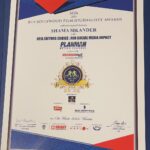 Shama Sikander Instagram - Happy Weekend Vibes got more Vibrant as i received the award last night , for positive social media impact, i am truly humbled and thankful to the Jury for recognizing my humble efforts towards my service and choosing me for this honor alongside many other eminent Personalities. Thank you from the bottom of my heart to the entire Bollywood Film Journalists fraternity and a very special thanks to the Special man @dr.arindamchaudhuri who fights against all odds in keeping it The Most Authentic, Real awards of Bollywood. Hence this one us truly special for me 😇🙏🏻 and what else do you want when your loved ones also gets awarded at the same event?! 😃Double happiness @niveditasaboocouture soooo proud of you my love. You are indeed a one woman army,my boss lady. but at the same time the most amazing, loving, supportive and kind person i have ever met. I am so proud to be your friend, I love you and i am superrr proud of you 🤗😇♥️ . Make up - @falgunikapasi_mua . . #PositiveImpact #AwardWinning #shamasikander Mumbai, Maharashtra