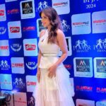 Shama Sikander Instagram - Happy Weekend Vibes got more Vibrant as i received the award last night , for positive social media impact, i am truly humbled and thankful to the Jury for recognizing my humble efforts towards my service and choosing me for this honor alongside many other eminent Personalities. Thank you from the bottom of my heart to the entire Bollywood Film Journalists fraternity and a very special thanks to the Special man @dr.arindamchaudhuri who fights against all odds in keeping it The Most Authentic, Real awards of Bollywood. Hence this one us truly special for me 😇🙏🏻 and what else do you want when your loved ones also gets awarded at the same event?! 😃Double happiness @niveditasaboocouture soooo proud of you my love. You are indeed a one woman army,my boss lady. but at the same time the most amazing, loving, supportive and kind person i have ever met. I am so proud to be your friend, I love you and i am superrr proud of you 🤗😇♥️ . Make up - @falgunikapasi_mua . . #PositiveImpact #AwardWinning #shamasikander Mumbai, Maharashtra