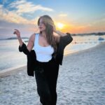 Shama Sikander Instagram - Sunday to unwind, recharge, observe, enjoy and savor the simple pleasures of life. . . . #sundayvibes #beachlife #shamasikander Dubai, United Arab Emirates