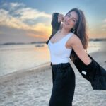 Shama Sikander Instagram - Sunday to unwind, recharge, observe, enjoy and savor the simple pleasures of life. . . . #sundayvibes #beachlife #shamasikander Dubai, United Arab Emirates