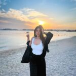 Shama Sikander Instagram - Sunday to unwind, recharge, observe, enjoy and savor the simple pleasures of life. . . . #sundayvibes #beachlife #shamasikander Dubai, United Arab Emirates