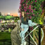 Shama Sikander Instagram - Enjoying the stunning blooms at Miracle Garden,Dubai 🌸 . . . #miracalegarden #dubai🇦🇪 #shamasikander Miracle Garden, Dubai UAE