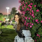 Shama Sikander Instagram - Enjoying the stunning blooms at Miracle Garden,Dubai 🌸 . . . #miracalegarden #dubai🇦🇪 #shamasikander Miracle Garden, Dubai UAE
