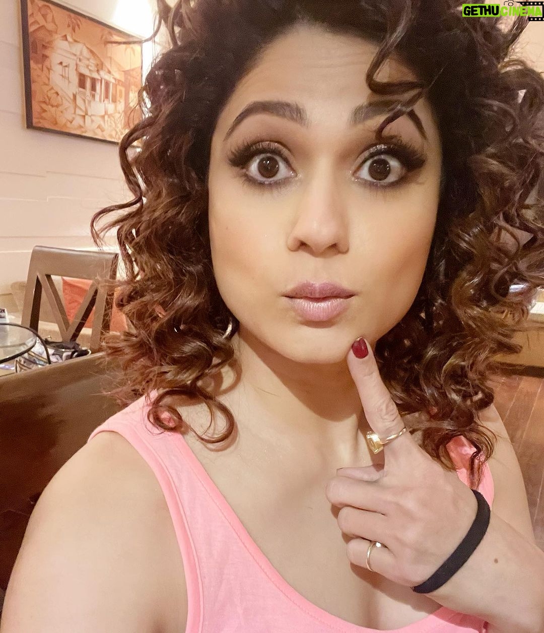 Shamita Shetty Instagram - Curled out! 🤓