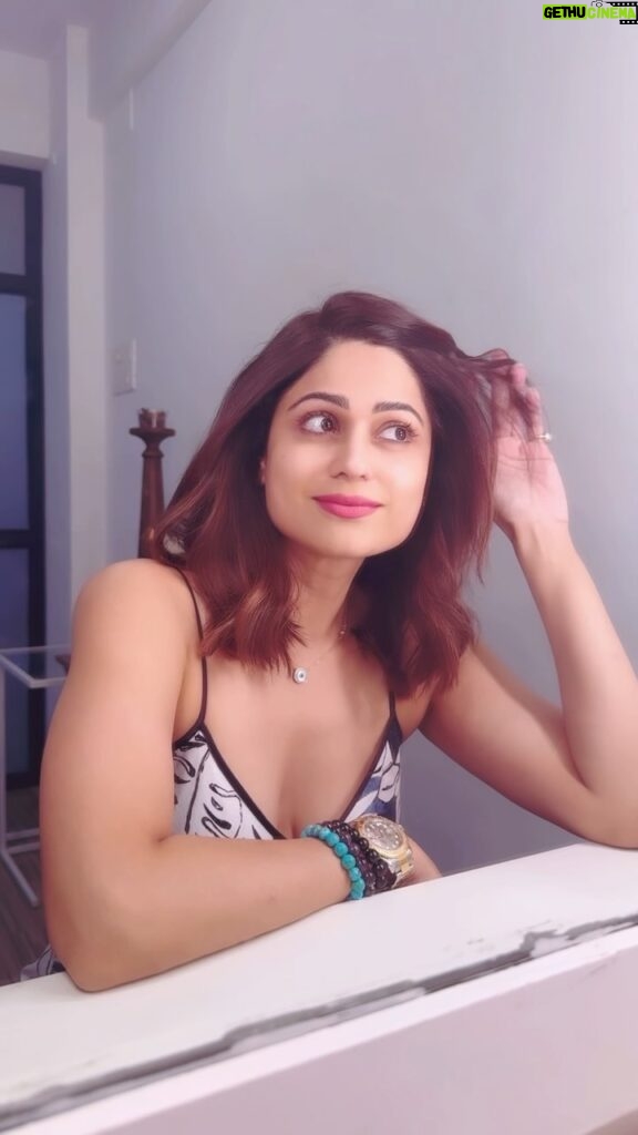 Shamita Shetty Instagram - In the battle of who’s always right, men and women both have their moments – it’s like a never-ending comedy sketch! 🤷‍♀️ #trending #reels #funnyreels Mumbai - मुंबई