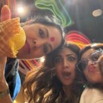 Shamita Shetty Instagram - Mi Familia♥️ @sunandashetty10 #FamilyTime #love #unconditional #BlessedWithTheBest