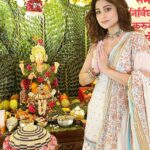 Shamita Shetty Instagram - Happy Ganesh Chaturthi everyone ❤️🦋 may lord Ganesha remove all ur obstacles n bless you with peace , prosperity, happiness and all that ur heart desires ❤️🙏🏻🌸 Outfit : @sukritiandaakritiofficial @dipublicrelations Styled by @styledbychandani Assisted by @khushaliichauhan Jewellery @karnikajewelshyd @ascend.rohank #ganeshchaturthi #blessings #love #gratitude