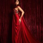 Shamita Shetty Instagram – Feeling Fiery in Red 😈❤️
Outfit – @archanaraolabel 
Jewellery – @razwada.jewels 
Styled by – @styledbychandani 
Style team – @astha_kothari 
Photographer – @gohil_jeet 
Hair : @kantamotwani @kromakaysalon 🌸