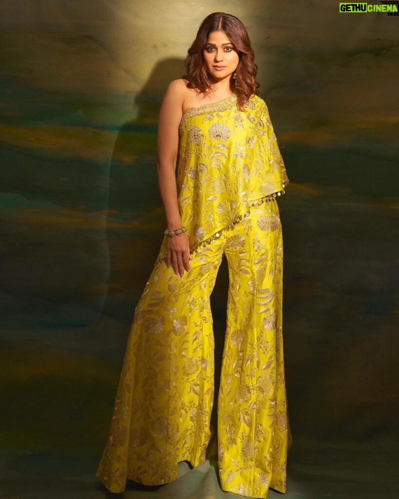 Shamita Shetty Instagram - Sparkle on darling ✨🦋 Outfit : @gopivaiddesigns 📸 : @tejasnerurkarr
