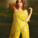 Shamita Shetty Instagram – Sparkle on darling ✨🦋 
Outfit : @gopivaiddesigns 
📸 : @tejasnerurkarr