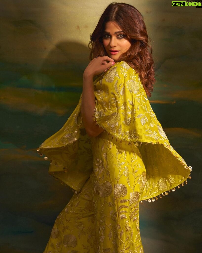 Shamita Shetty Instagram - Sparkle on darling ✨🦋 Outfit : @gopivaiddesigns 📸 : @tejasnerurkarr