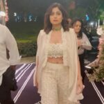 Shamita Shetty Instagram – Leave a little sparkle wherever you go✨

Outfit : @asaga.in
Jewellery : @azotiique 
@travelscapes_vm 

#glam #white #ootn #eventdiaries #delhi