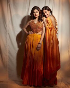Shamita Shetty Instagram - ❤️ 

Outfit : @punitbalanaofficial 
📸 : @shivamguptaphotography 

#ootn #love #gratitude #munkiandtunki