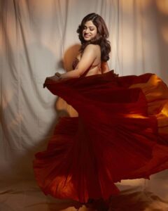 Shamita Shetty Instagram - ❤️ Outfit : @punitbalanaofficial 📸 : @shivamguptaphotography #ootn #love #gratitude #munkiandtunki