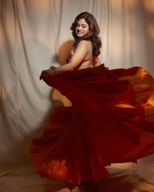 Shamita Shetty Instagram - ❤️ 

Outfit : @punitbalanaofficial 
📸 : @shivamguptaphotography 

#ootn #love #gratitude #munkiandtunki