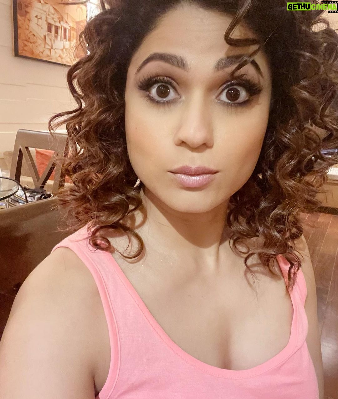 Shamita Shetty Instagram - Curled out! 🤓