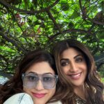 Shamita Shetty Instagram - Mi Familia♥️ @sunandashetty10 #FamilyTime #love #unconditional #BlessedWithTheBest