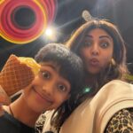 Shamita Shetty Instagram - Mi Familia♥️ @sunandashetty10 #FamilyTime #love #unconditional #BlessedWithTheBest