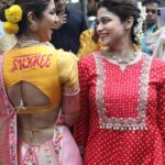 Shamita Shetty Instagram - Celebrations ❤️🦋 Ganpati Bappa Morya ❤️ Outfit : @pinkcitybysarika @dipublicrelations Jewellery : @anmoljewellers Hair : @kantamotwani @kromakaysalon