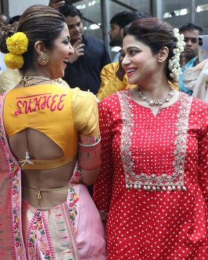 Shamita Shetty Instagram - Celebrations ❤️🦋 Ganpati Bappa Morya ❤️ 

Outfit : @pinkcitybysarika 
  @dipublicrelations 
Jewellery : @anmoljewellers 
Hair : @kantamotwani @kromakaysalon
