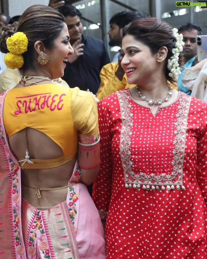 Shamita Shetty Instagram - Celebrations ❤️🦋 Ganpati Bappa Morya ❤️ Outfit : @pinkcitybysarika @dipublicrelations Jewellery : @anmoljewellers Hair : @kantamotwani @kromakaysalon